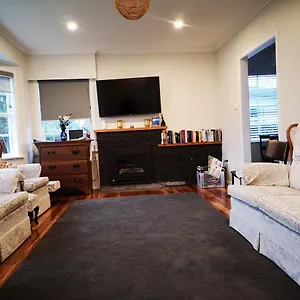 Cheerful 4 Bedroom Holiday home Rotorua
