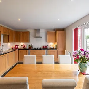 4 Bedroom House In Ilkley Holiday home Addingham