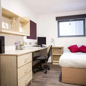 Small Double Ensuite Next To The Centre Apartment Leeds (West Yorkshire)